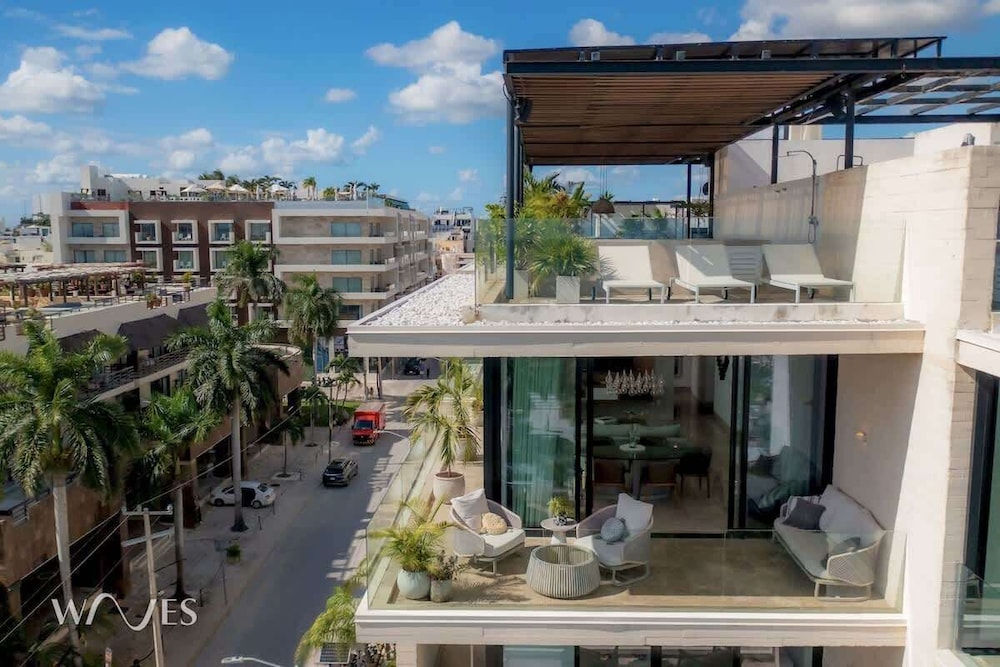 3 Br. Ocean Front PH With Stunning Views