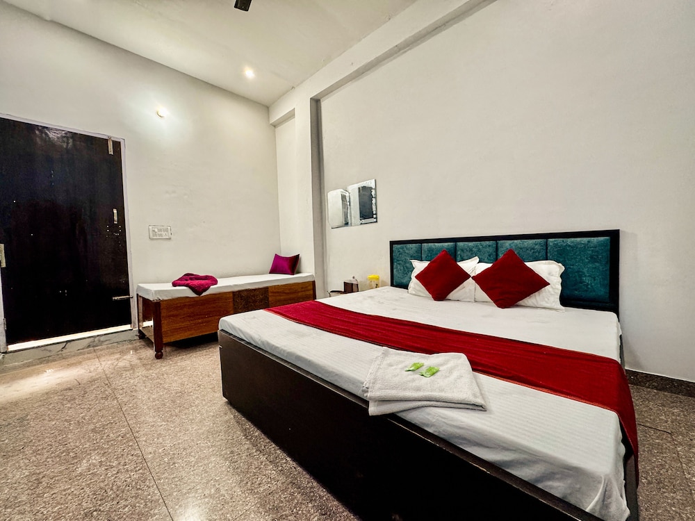 Hotel radha Aradhya Sadan