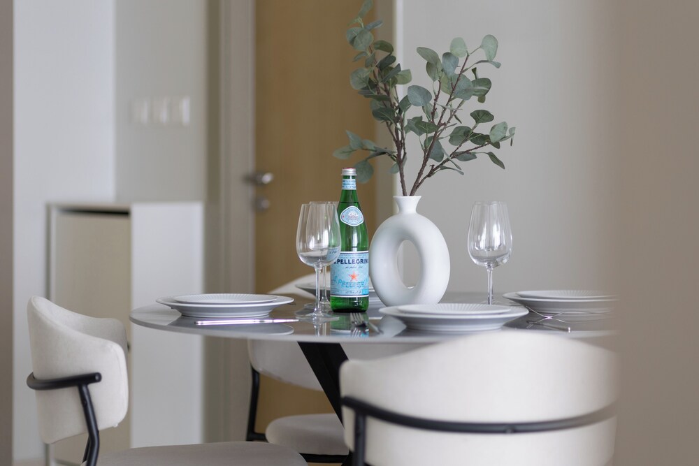 Cozy 2BR in Business Bay Aykon Tower