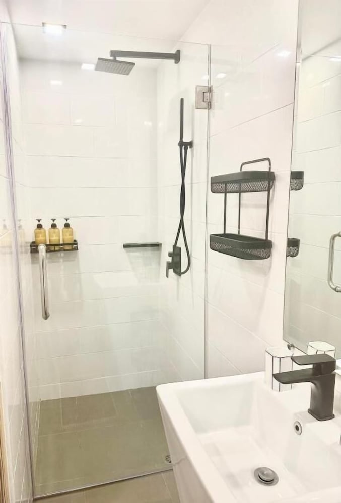 1BR Loft Pool Gym Walk to Naiharn C181