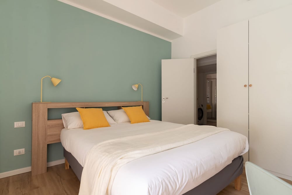 w Elegant 3BR Near Milan Center