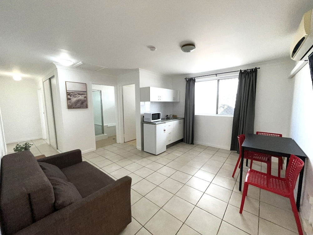 Mermaid Beach Vacations - Browns Broadbeach - Property Image 51