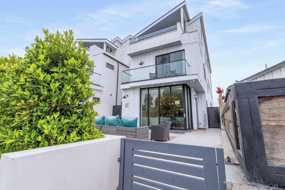 @ Marbella Lane - Luxi 4BR Haven w/ Skyscape Views