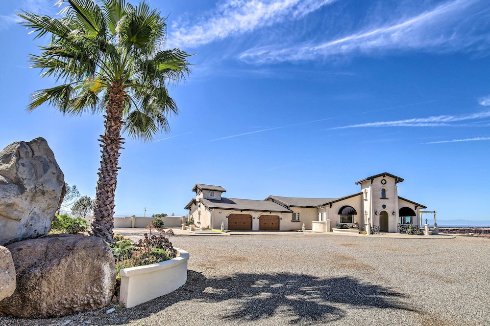 Chic Paradise Home w/ Terrace: 13 Mi to Wineries!