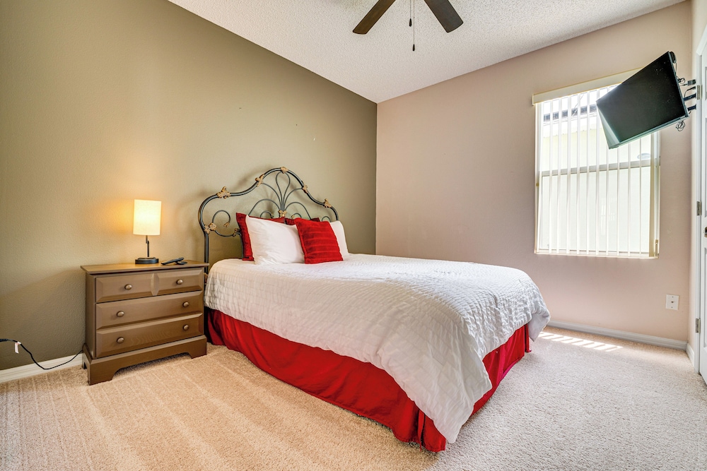 11 Mi to Disney: Home w/ Pool in Davenport!