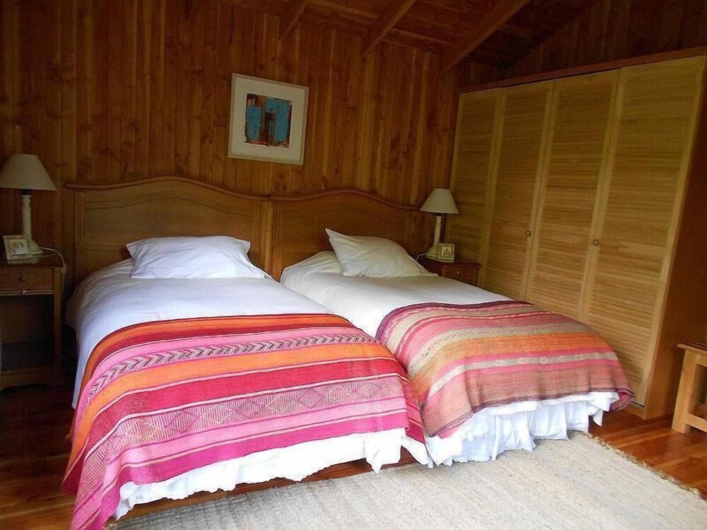 Punta Piedras Lodge & Marina