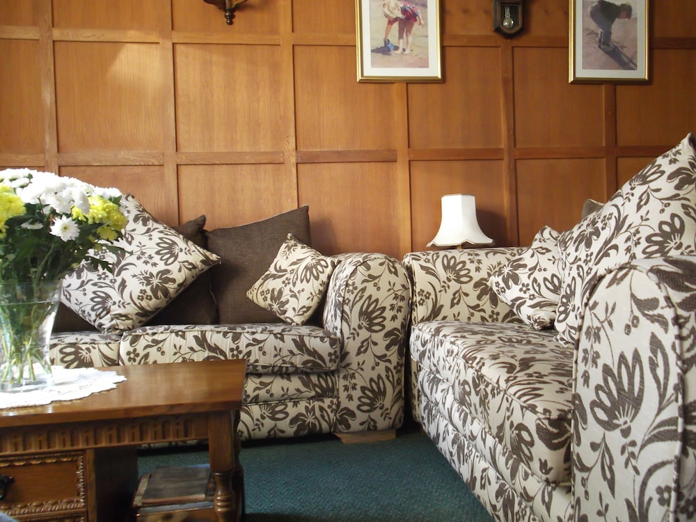 Tudor Court Hotel