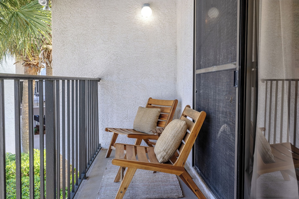 2BR Condo in Edgewater Resort With Golf, Tennis, Pools & Free Tram Service!