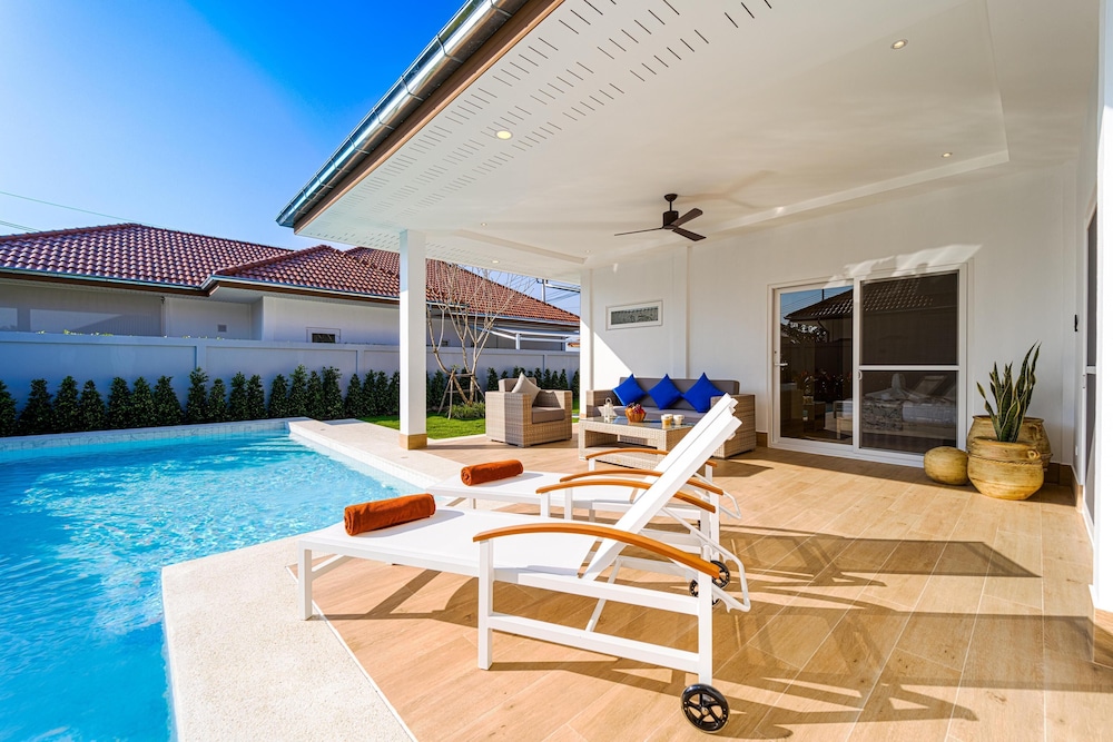 New Modern 3 Bedroom Pool Villa MB3