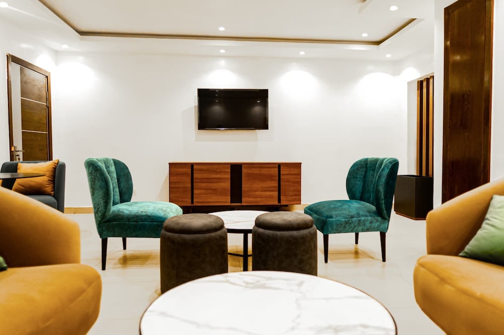 Summit Hotel and Apartments VGC