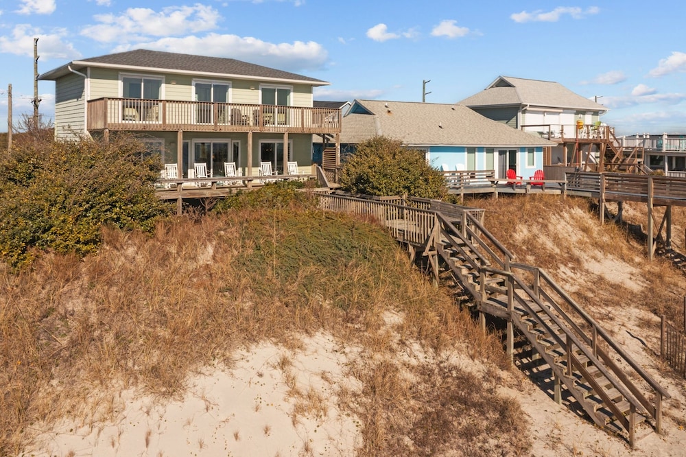 Livin' the Ruff Life by Topsail Realty