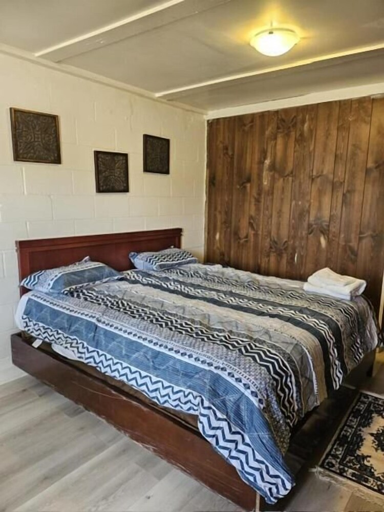 PALMERSTON LAKE MOTEL
