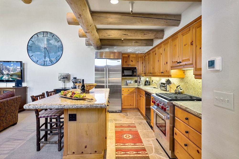 Pine Inn at Trail's End Lodge - Three Bedroom Residence with Spa #1 3 Condo