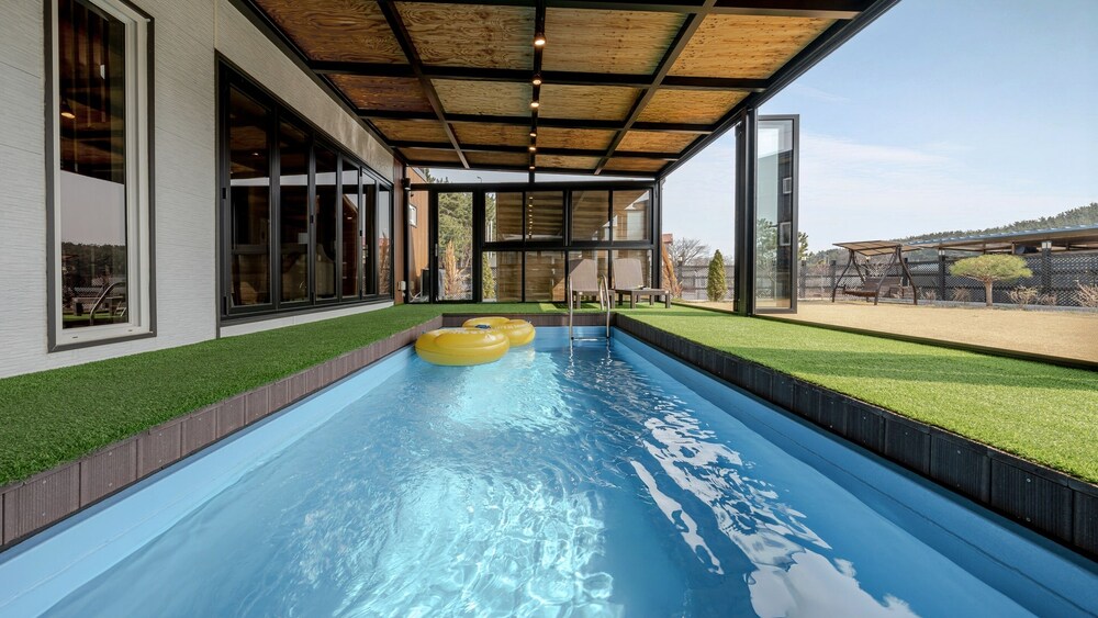 Yeongheungdo Stay Noc Pool Villa