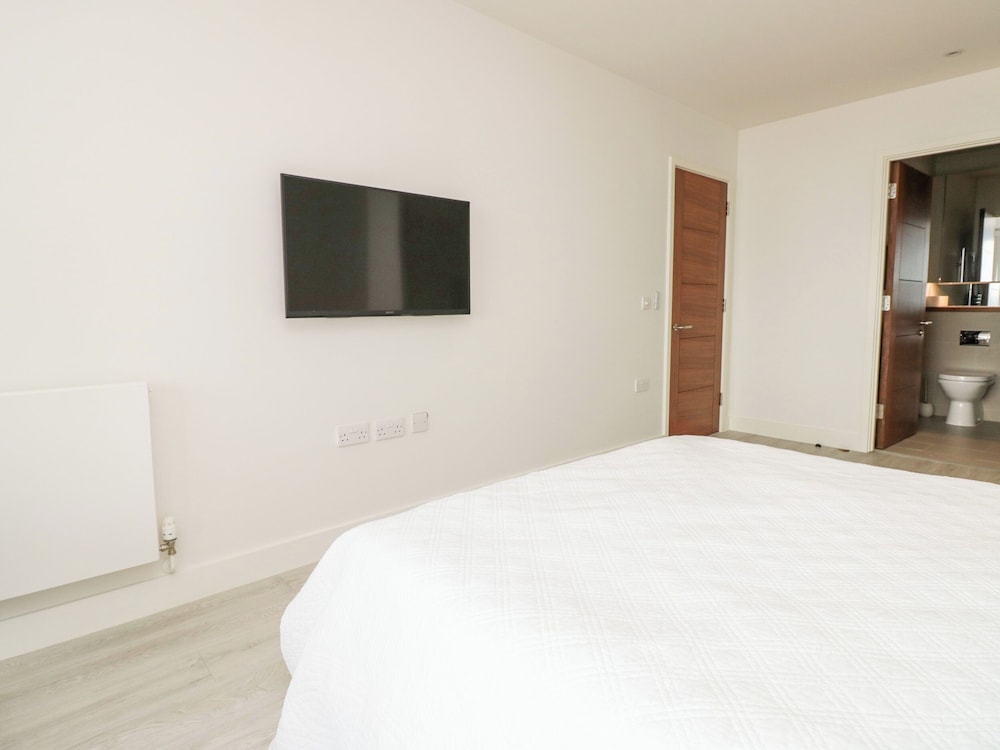Apartment 20 Summer Place