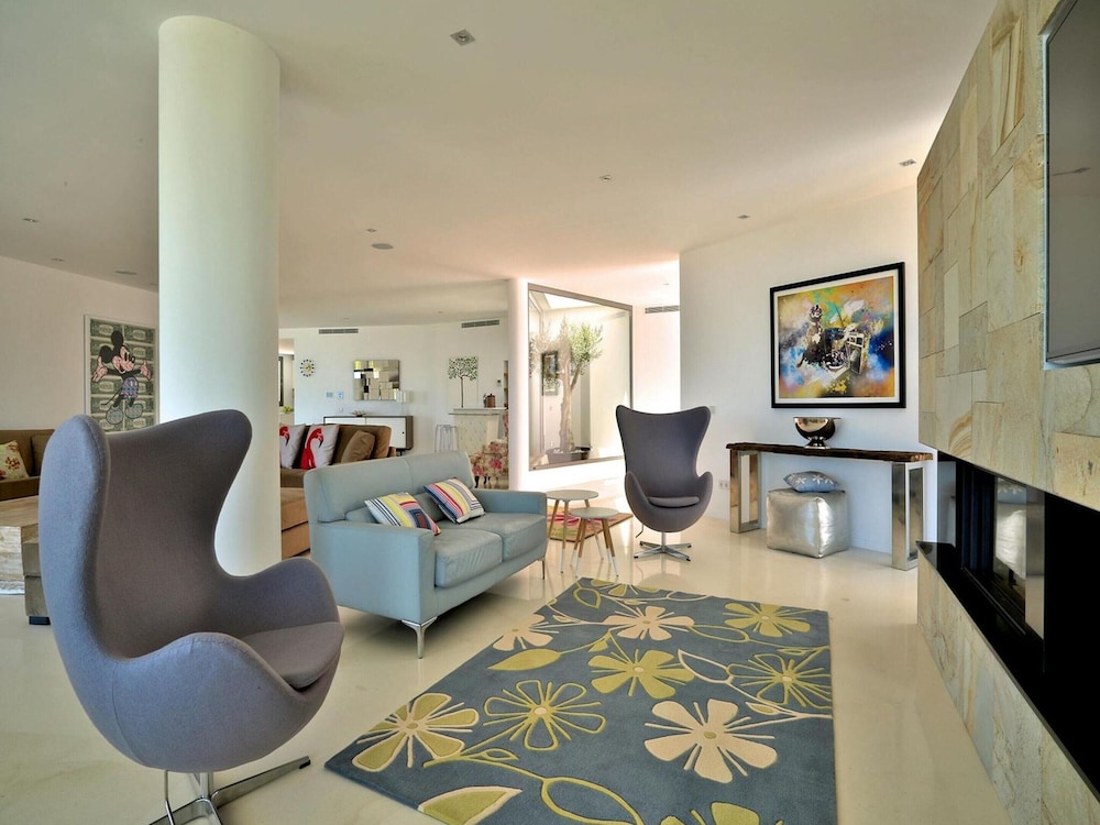Modern Holiday Home With Vast Terracing