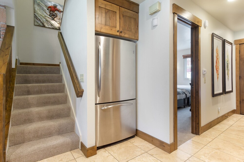 Snow King by Avantstay Close to the Slopes w/ Hot Tub! view 5