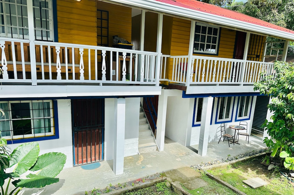 Annies 6th Street Apartment