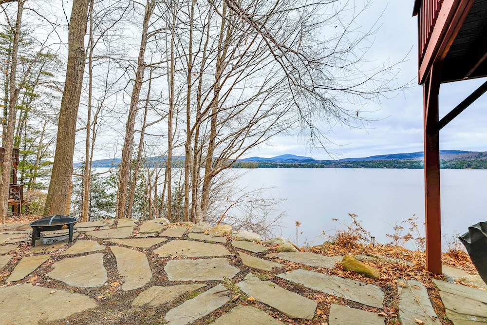 'sweet Serenity' Schroon Lake Family Retreat!