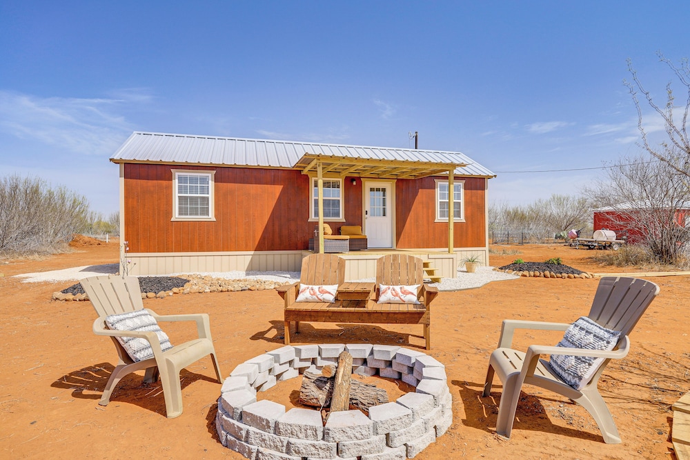 Hike, Hunt & Fish: Pet-friendly Studio in Dilley!