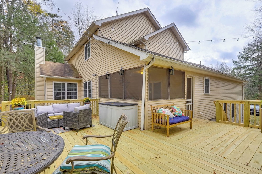 Private Hot Tub! Tobyhanna Getaway 12 Mi to Slopes