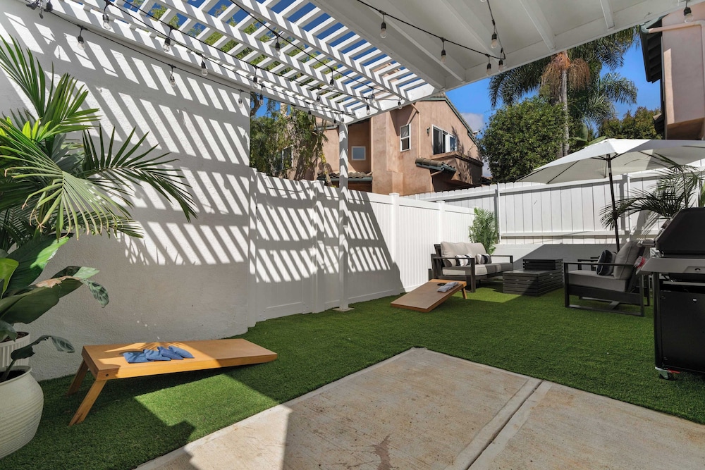 La Jolla Stay w/ Firepit & Walk to Beach Arenas