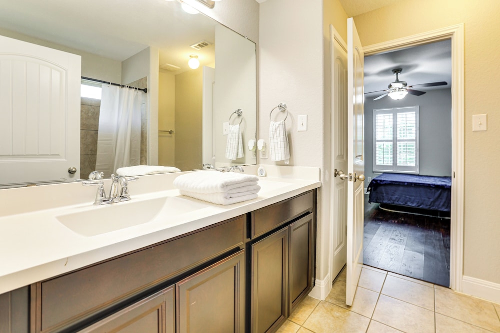 Group Getaway w/ Pool Access in San Antonio!