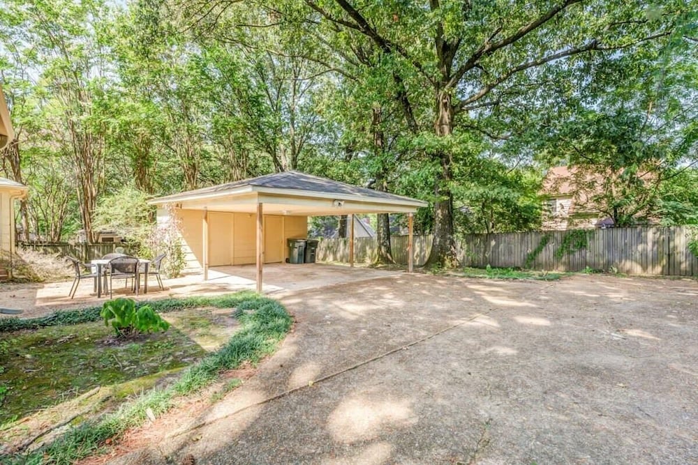 Fox Hunt Hideaway