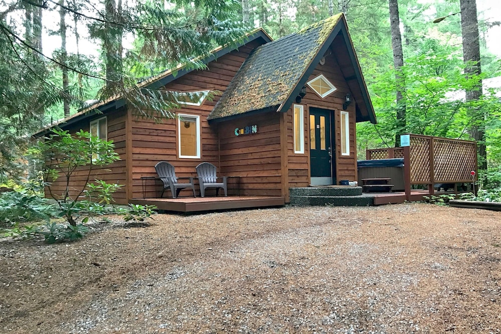 16GS - Hot Tub - BBQ - Pets Ok - Sleeps 2 view 2