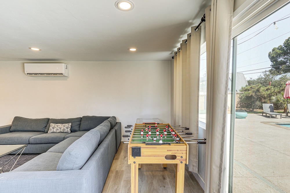 Modern Gem w/ Outdoor Oasis: 5 Mi to Lake Jennings
