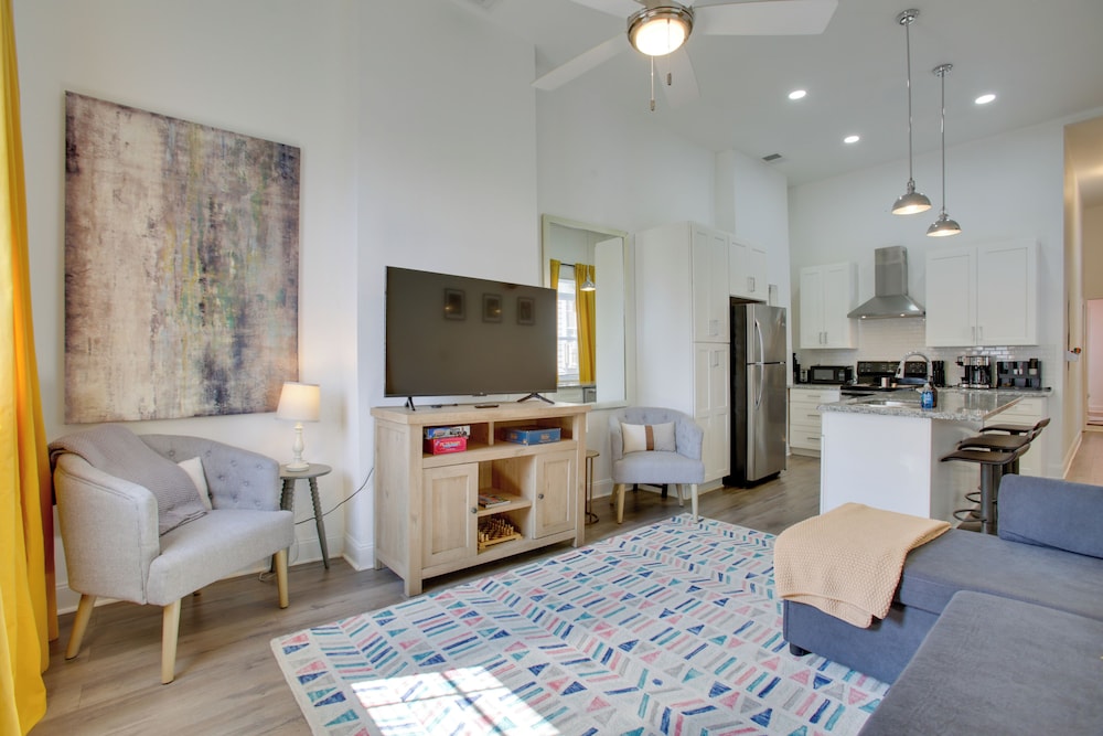 2 Mi to Dtwn: New Orleans Escape!