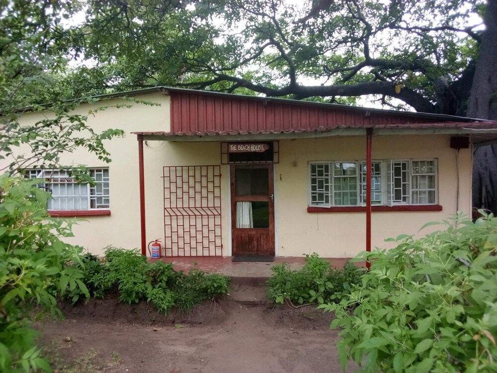 Nkhudzi Beach Lodge