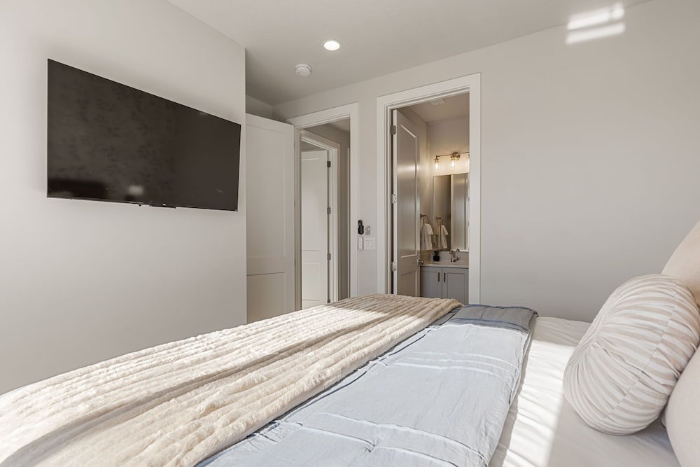 Sandy Cheeks 6 Bedroom Townhouse