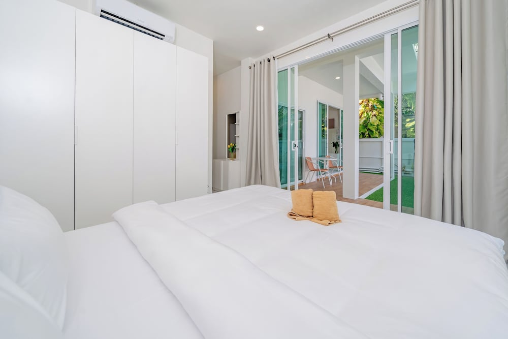 Beachfront 2BR Pool Villa DelMar Kamala