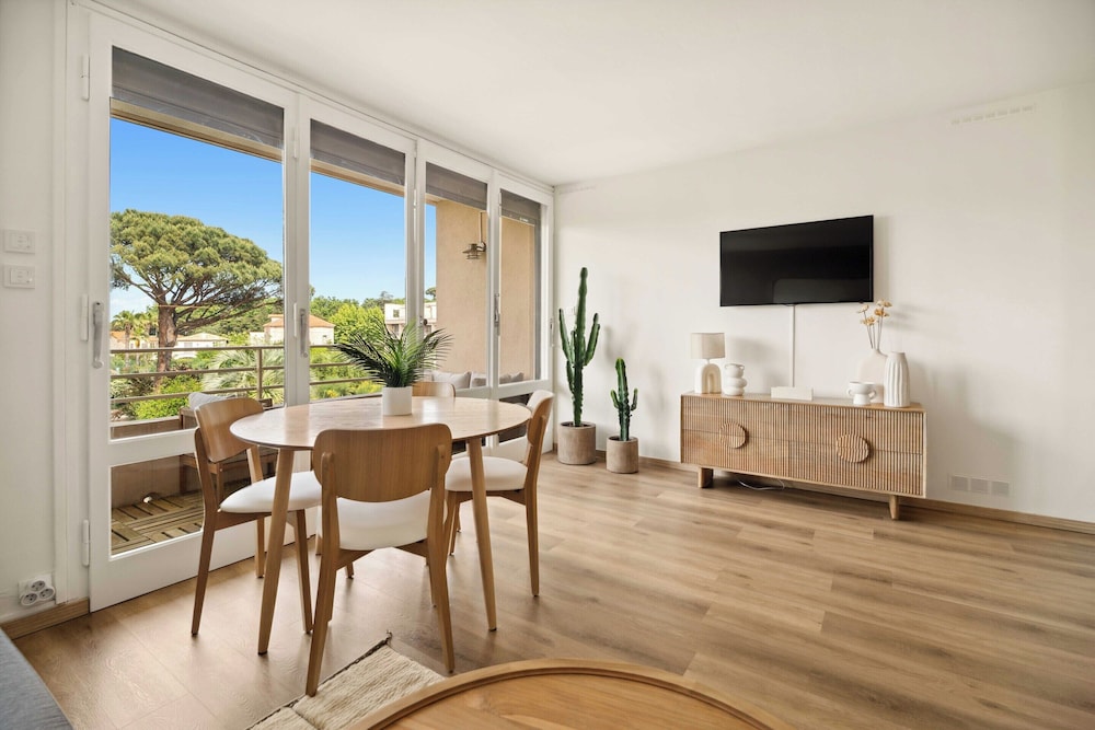 Modern Apartment sea View -2br-4p- Saint-tropez