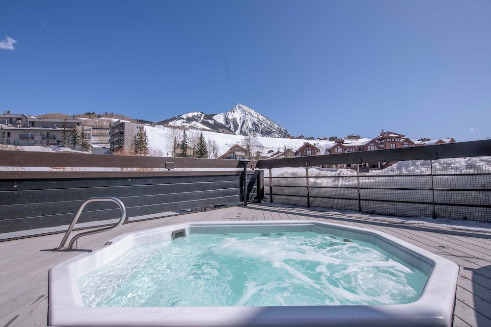 The Love Shack - A Couple's Colorado Retreat!