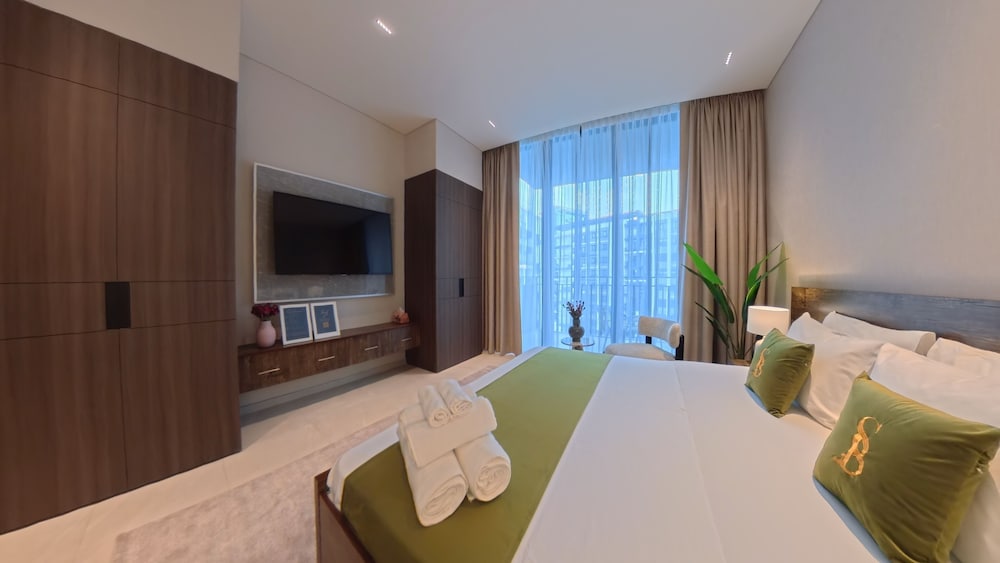 Beverly Boulevard By HMB HOMES