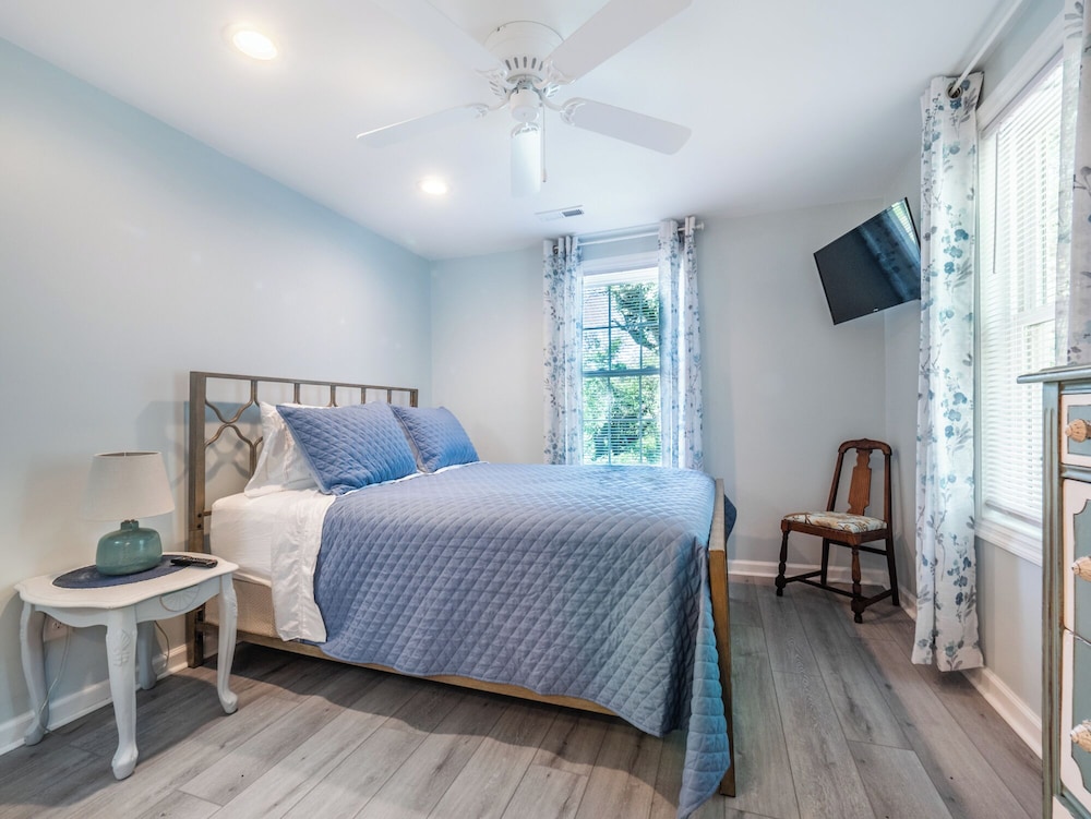 Ankers Away by Topsail Realty