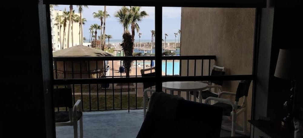 Saida Beachfront Luxe Condo Two Heated Pools 2 Bedroom Condo