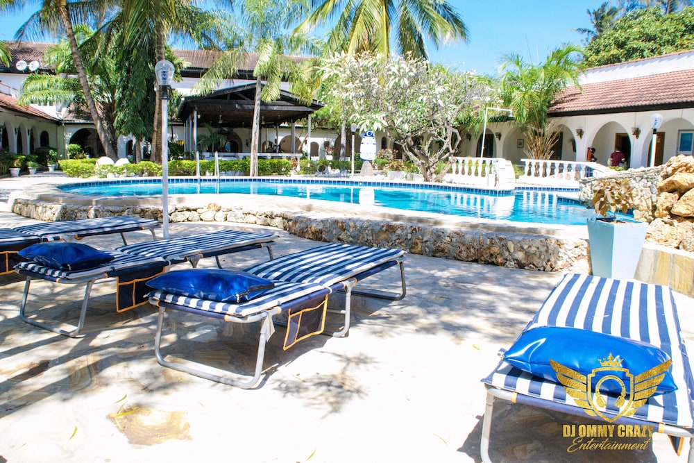 Best Western Jangwani Sea Breeze Hotel