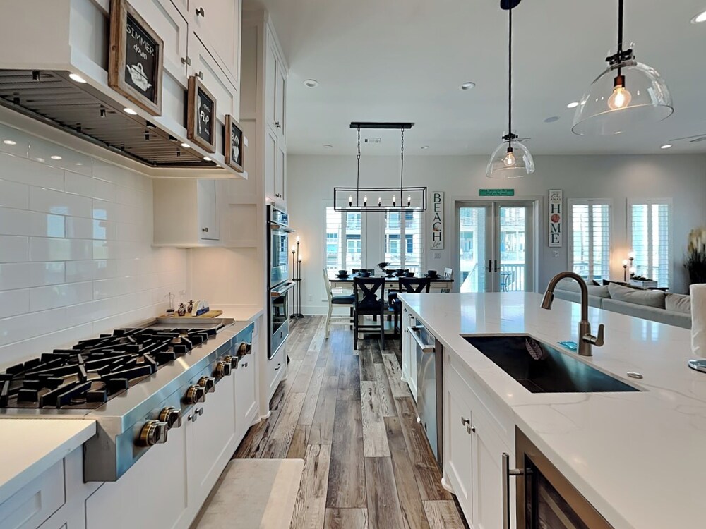 Seabreezy Lane by Ryson Vacation Rentals