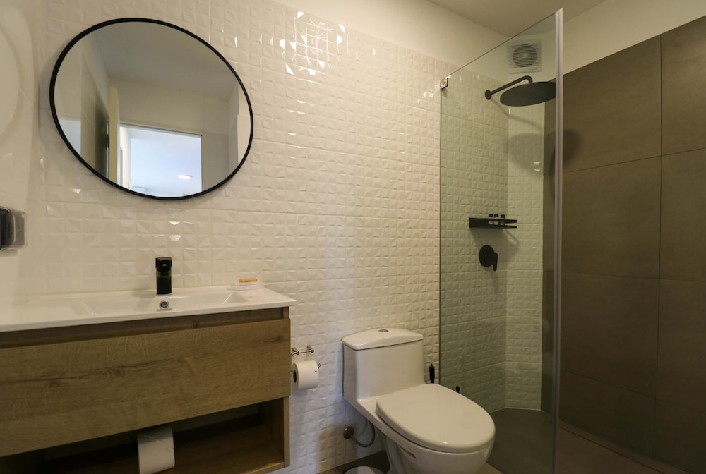 w Elegant 2BR With Balcony in San Isidro