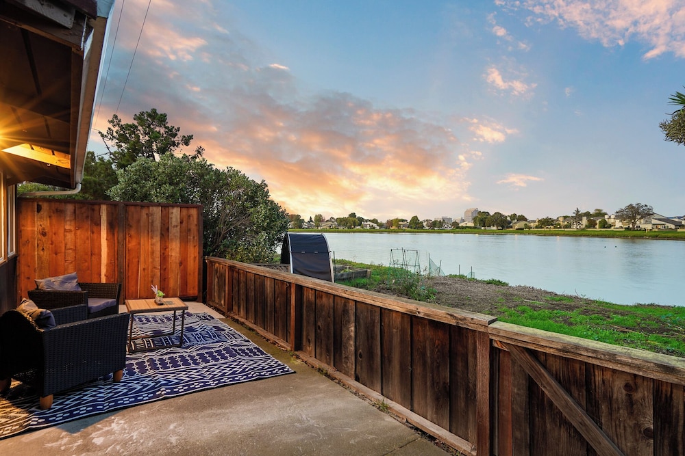 LakeFront Lavender House