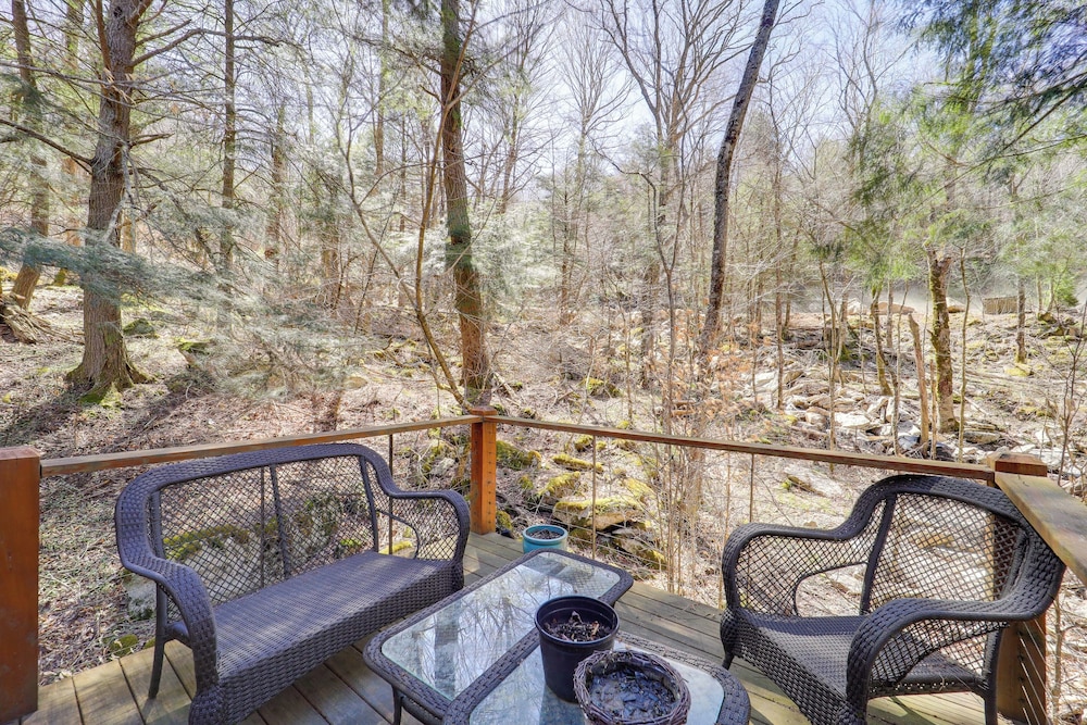 2 Mi to Beech Mtn Slopes! Cozy Couples Retreat