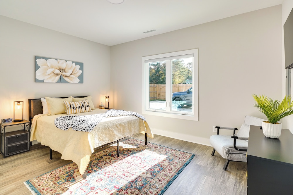 2 Mi to Duke University: Townhome in Durham!