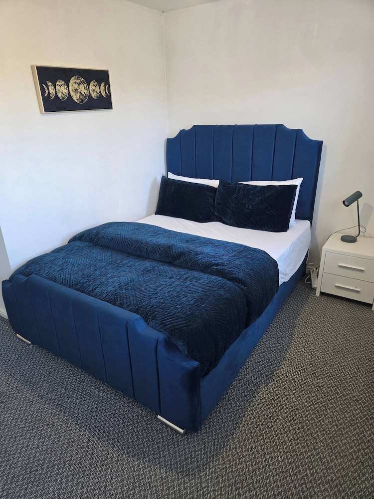 Tranquil Getaway in Wolverhampton - Perfect for Relaxation