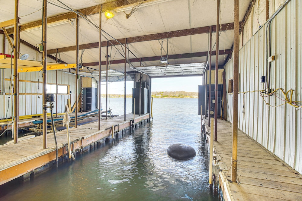 Grove Lake House w/ Boat Dock & Outdoor Spots!