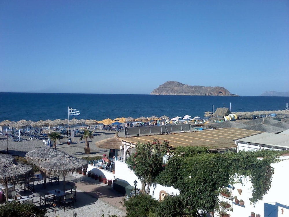 Leonidas Rooms view 5
