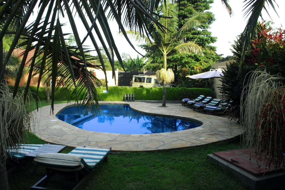 Ahadi Lodge