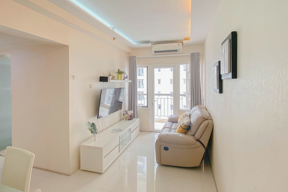 Strategic And Homey 2Br At Grand Palace Kemayoran Apartment